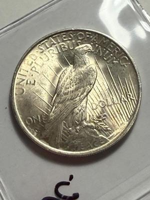 1922-P UNCIRCULATED CONDITION PEACE SILVER DOLLAR COIN #3 AS PICTURED.