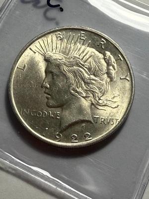 1922-P UNCIRCULATED CONDITION PEACE SILVER DOLLAR COIN #3 AS PICTURED.