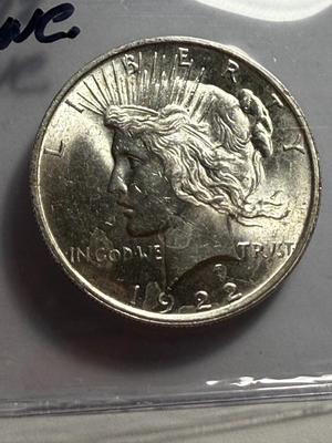 1922-P UNCIRCULATED CONDITION PEACE SILVER DOLLAR COIN #2 AS PICTURED.