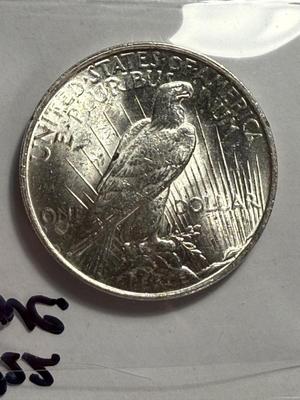 1922-P UNCIRCULATED CONDITION PEACE SILVER DOLLAR COIN #2 AS PICTURED.