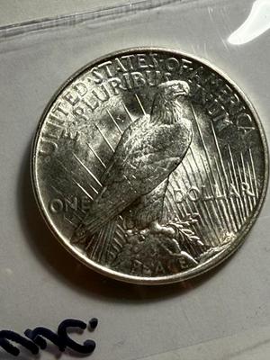 1922-P UNCIRCULATED CONDITION PEACE SILVER DOLLAR COIN #1 AS PICTURED.