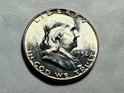 1952-P AU58/UNCIRCULATED CONDITION SILVER FRANKLIN HALF DOLLAR AS PICTURED.