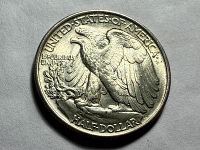1944-P UNCIRCULATED/MS60 CONDITION SILVER WALKING LIBERTY HALF DOLLAR AS PICTURED.