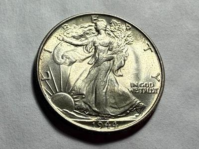 1944-P UNCIRCULATED/MS60 CONDITION SILVER WALKING LIBERTY HALF DOLLAR AS PICTURED.
