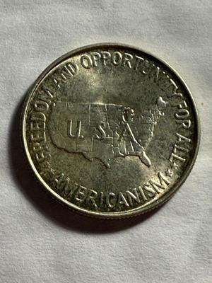 WASHINGTON/CARVER 1952 UNCIRCULATED SILVER COMMEMORATIVE HALF DOLLAR AS PICTURED.