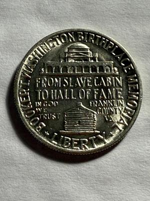 BOOKER T. WASHINGTON 1946 UNCIRCULATED SILVER COMMEMORATIVE HALF DOLLAR AS PICTURED.