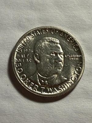BOOKER T. WASHINGTON 1946 UNCIRCULATED SILVER COMMEMORATIVE HALF DOLLAR AS PICTURED.