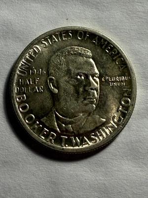 BOOKER T. WASHINGTON 1946 UNCIRCULATED SILVER COMMEMORATIVE HALF DOLLAR AS PICTURED.