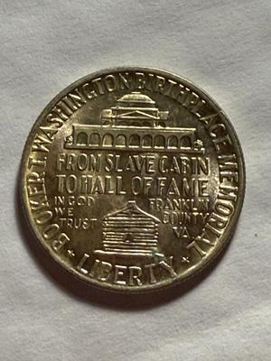 BOOKER T. WASHINGTON 1946 UNCIRCULATED SILVER COMMEMORATIVE HALF DOLLAR AS PICTURED.