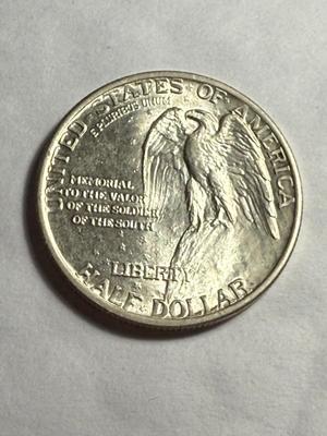 STONE MOUNTAIN 1925 CHOICE UNCIRCULATED SILVER COMMEM HALF DOLLAR AS PICTURED.