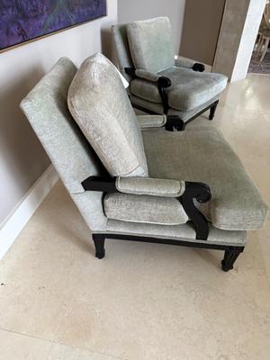 2 upholstered chairs in green