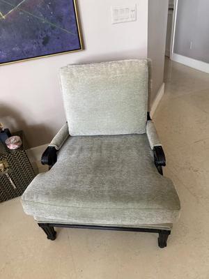 2 upholstered chairs in green