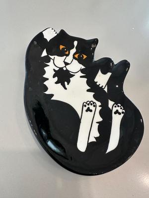 Ceramic designer small dish of a cat singed Nina Lyman