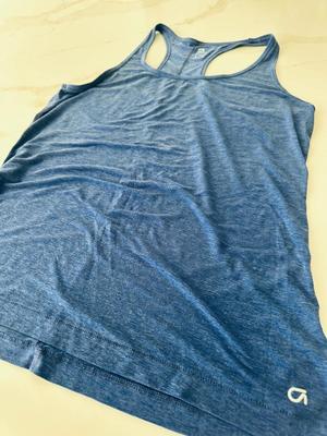 4 Ladies tank tops Sportswearsize Large with Racerback