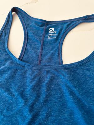 4 Ladies tank tops Sportswearsize Large with Racerback