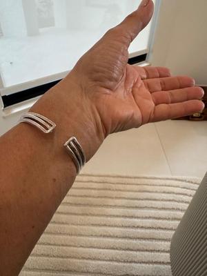 Ladies bracelet cuff