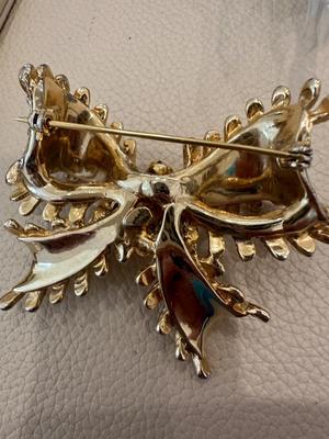 Gold tone and rhinestones pin bow