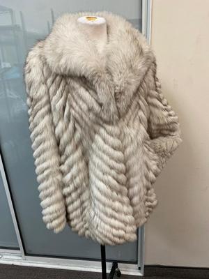 Vintage Silver White Grey Fur Coat Jacket Saga Fox Size 40