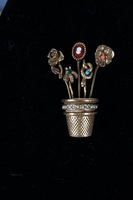 VINTAGE1950's COSTUME JEWELRY THIMBLE BROOCH W/ STICK PINS