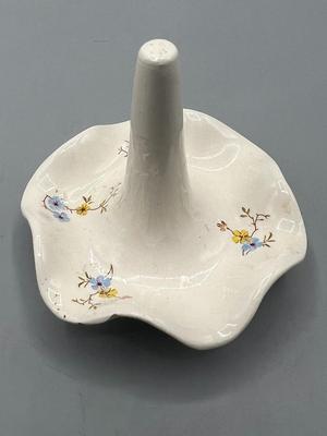 VIntage Ceramic Petite Flower Cottage Core Ruffle Jewelry Ring Stand