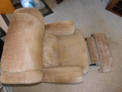 NICE, CLEAN RECLINER MATCHES LOT 13