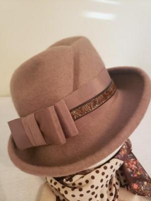 Vintage wool felt cloche hat with Original box