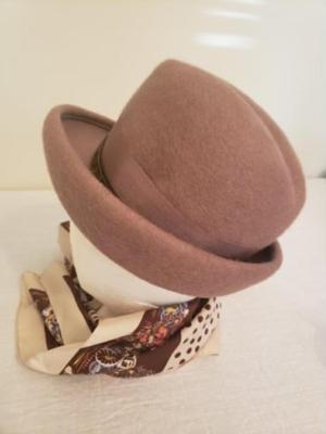 Vintage wool felt cloche hat with Original box