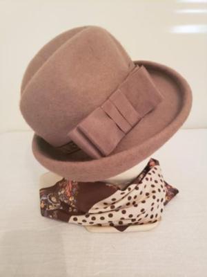 Vintage wool felt cloche hat with Original box