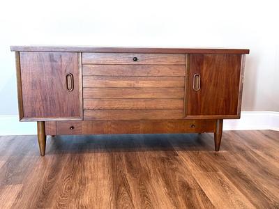 LANE Mid-century Modern Lane Cedar Chest  **Read Details