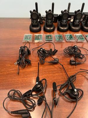 MOTOROLA CLS1000 Walkie Talkie Set *Read Details