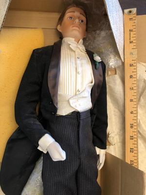 Franklin Heirloom Dolls: bride & groom