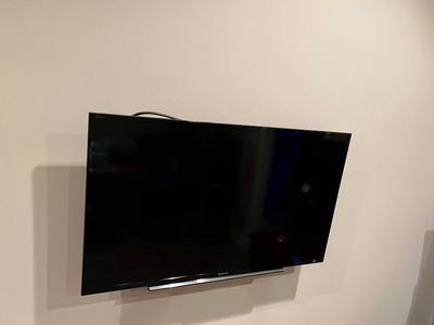 SONY 40â€ SMART TV with Remote & Wall Mount