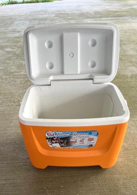 IGLOO & RUBBERMAID SET OF 3 ICE CHEST
