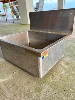 STAINLESS STEEL SINK *Read Details