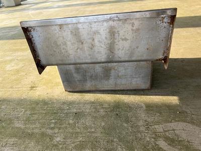 STAINLESS STEEL SINK *Read Details