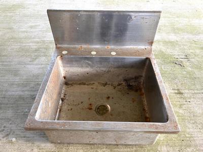 STAINLESS STEEL SINK *Read Details