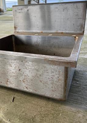 STAINLESS STEEL SINK *Read Details