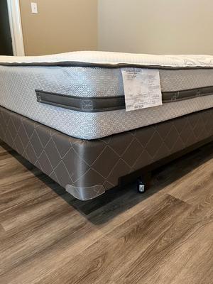 LIKE NEW SEALY QUEEN SIZE Mattress, Box Spring & Frame