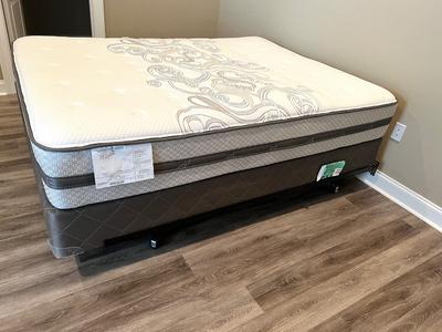 LIKE NEW SEALY QUEEN SIZE Mattress, Box Spring & Frame