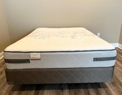 LIKE NEW SEALY QUEEN SIZE Mattress, Box Spring & Frame