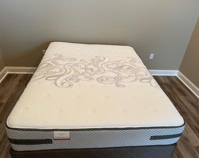 LIKE NEW SEALY QUEEN SIZE Mattress, Box Spring & Frame