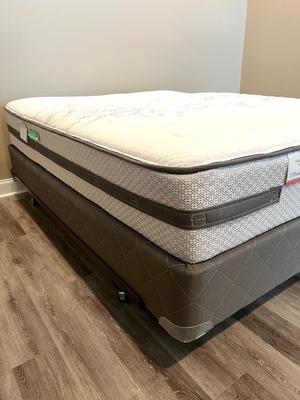 LIKE NEW SEALY QUEEN SIZE Mattress, Box Spring & Frame