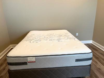 LIKE NEW SEALY QUEEN SIZE Mattress, Box Spring & Frame
