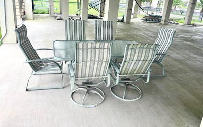 OUTDOOR PATIO SET *Read Details