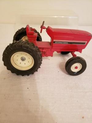 Vintage ERTL STK 415 International Red tractor