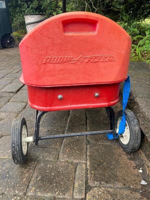 Radio flyer wagon