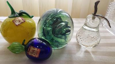 Glass paperweights Nizbor Bohemia, Fruit