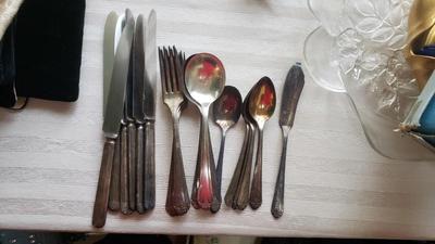 6 place settings Oneida silverplate