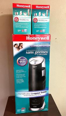 New in box, Honeywell Cool Moisture Tower Humidifier, HEV312
