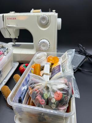 SINGER SEWING MACHINE LOT